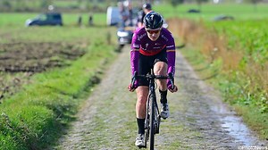 Jolien D'hoore verkent "opgekuiste" kasseien: "Ik voel me net op tijd in orde" | sporza