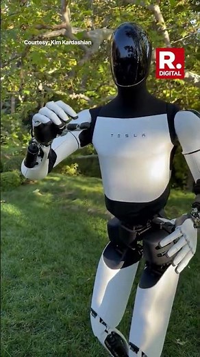 Kim Kardashian Interacts With Tesla Bot | Viral Video