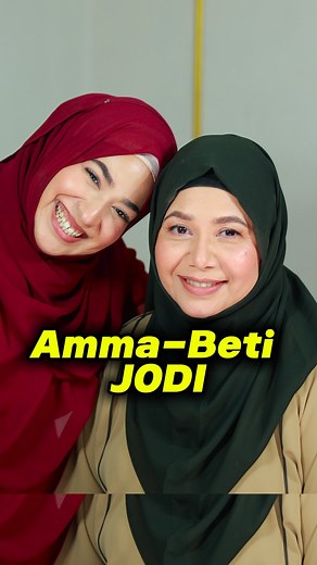 FIZA KHAN | International Makeup Artist 💄 on Instagram: "(save now) Follow for more tips ✨ ——————————————————————— BRIDAL BOOKING for October to December 2024 are open. For appointments and inquiries, reach out to (+91) 8696666036 and book your dates now! ——————————————————————— #fizakhan #fizamakeupacademy #Makeoversbyridhiverma #makeupartistdelhi #muadelhi #brides #bridalmakeup #mehndimakeup #goawedding #destinationwedding #bombaymakeupartist #glittereyeshadow #sabyasachibride #bridesofsabyas