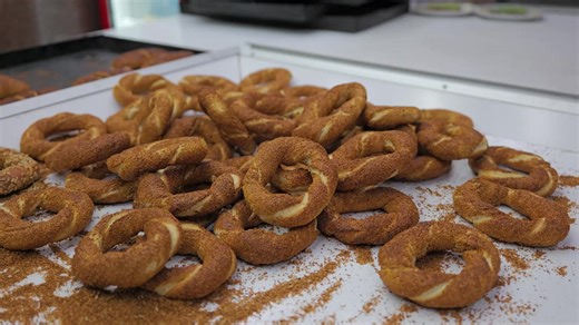 Turkey's iconic 'simit' bagel: Streetfood becomes benchmark as inflation bites