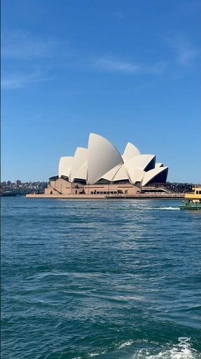 What is the capital of Australia? 🇦🇺🌏