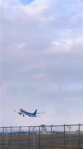 函館空港ＡNＡ Airbus A320-271N AZON (JA213A) NＨ552便