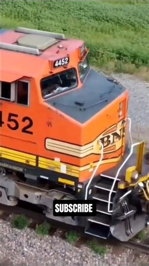 BNSF DASH 9 #4452 LEADING A EASTBOUND FREIGHT TRAIN WITH A H1 UNIT 2ND! #shorts #train #railway