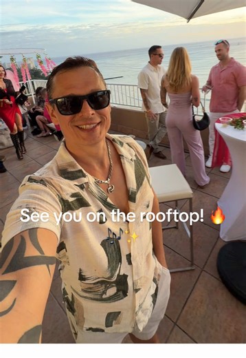 Rooftop Party Vibes ✨ 21 floors up with a stunning view of Diamond Head and the sparkling city lights of Honolulu. The perfect place to celebrate, connect, and enjoy the island breeze. 🌴🌃 #hawaii #island #rooftop #travel #waikikinightlife