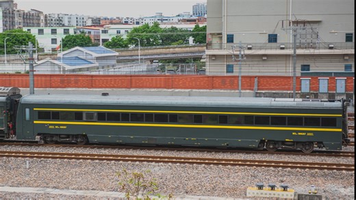 这车的头怎么是斜的？K729尾挂广铁沙段检WX25T-999287