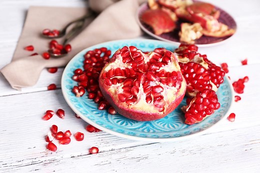 Ceci est la méthode la plus simple pour ouvrir une grenade - le fruit de saison qui a tout bon