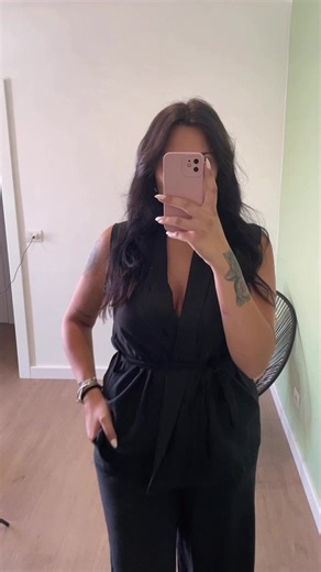 Competo a soli 19,99€😱 Non lasciartelo scappare 💥 Disponibile anche bianco Vestibilità fino a taglia 44/46! #jadeshoponline #moda #abbigliamentodonna #outfitinspo #coordinatesoutfits