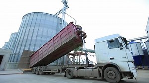 Unloading Corn Into Grain Silotruck Unloading Stock Footage Video (100% Royalty-free) 20617156 | Shutterstock