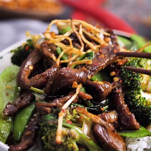 18 reactions · 15 shares | Spicy Ginger Beef stir fry – tender beef sirloin with crispy ginger, green veg and a simple-but-tasty Chinese-inspired sauce. Full recipe including step by step process, hints and tips here: https://www.kitchensanctuary.com/spicy-ginger-beef-stir-fry/ | Kitchen Sanctuary | Facebook