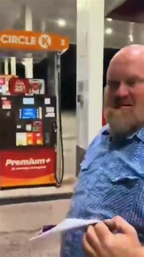 🚨 7 March 2026 | Trump Supporter Removes Car Sticker After Gas Prices Rise Amid Iran War 🇺🇸