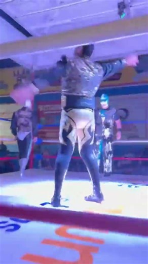 Entrada New Warrior y Blue Rocket Jr en Arena Olímpico Laguna #luchalibre