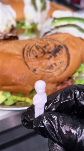 🔥 Rosca de Torta is HERE 🔥 A salty twist on the traditional Rosca de Reyes, made to celebrate our culture the delicious way 🇲🇽🤍 Choose your favorite protein and enjoy it loaded with beans, mayo, cheese, lettuce, tomato, grilled onions & avocado 🤤 Perfect for sharing with family & friends 💲 $50 tax ⏰ Available for a limited time until January 12th 2026 La Chula Food Truck 📍 102 N Lake St, Aurora, IL 60506 📞 630-486-3030 🕚 Mon–Sun | 11 AM – 10 PM #Fyp #RoscaDeReyes #Illinois #MexicanFood