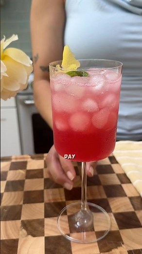 Blackberry Basil Gin Fizz