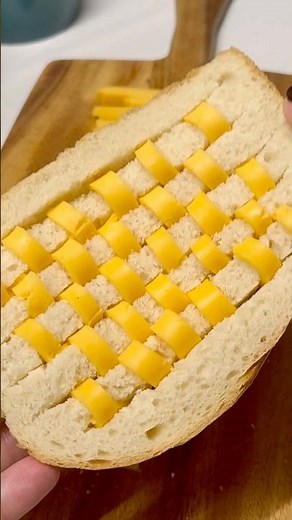 Vegemite & Cheese Woven Toast #cheesetoast #food #vegemite #woventoast