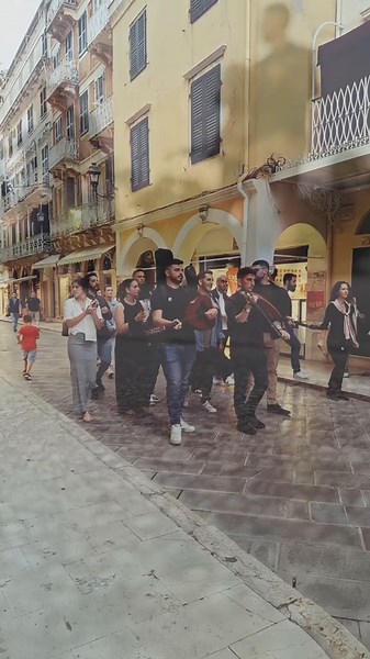 #crete #corfu #greece #tradition #serenade #μαντιναδες #κανταδα #γλεντι #κρητη #κερκυρα #ελλαδα #veligrantakis @parislionakis @Γιώργος Φασαράκης @Choustoulakis @Λαογραφικός Όμιλος Κρήτες