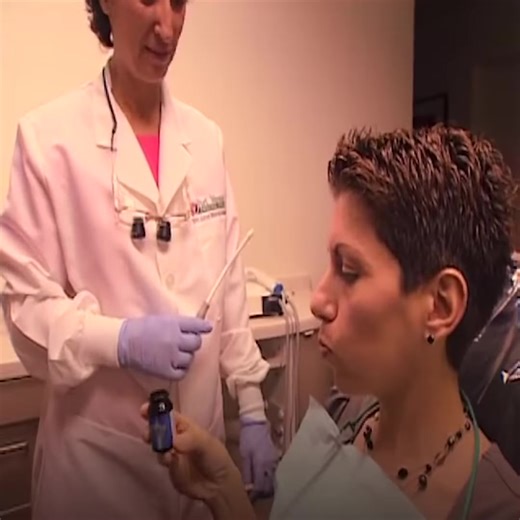 61K views · 148 reactions | "Mmm, eso se ve lechoso"... Creía ser alérgica a la canela, pero cuando visitó a su dentista recibió un terrible diagnóstico. Y es que la molesta hinchazón de su paladar no se debía al condimento, sino más bien a una letal enfermedad. | Simple | Facebook