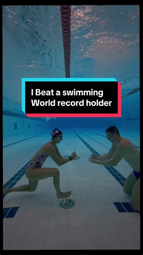 Rock, paper, scissors: Swimmers edition! With a world record holder #swimming #underwater #sports #natacion