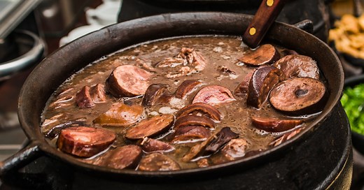 A feijoada foi mesmo criada pelos escravos?