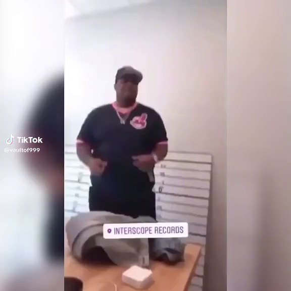 Juice WRLD - Lean Wit Me/Die Young (2018) - Die Young (Lean Wit Me) is produced by Nick Mira and was recorded on March 27, 2018. Juice recorded the song at @Glasstree Creative and was released on Goodbye & Good Riddance on May 23, 2018. In the video, juice is at Interscope Records vibing to the song. - #juicewrld #juicewrld999 #juicewrldedit #juicewrldunreleased #juicewrldfan #juicewrldhub #juicewrld999unreleased #juicewrldsnippet #juicewrldtok #longlivejuicewrld #999wrld