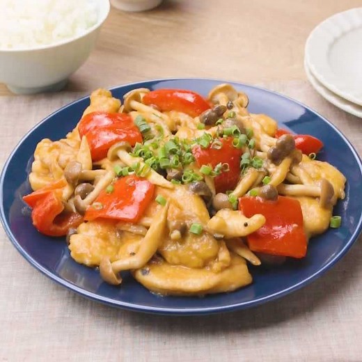 ごはんがすすむ！ 鶏むね肉とパプリカのオイスター炒めのレシピ動画・作り方 | デリッシュキッチン