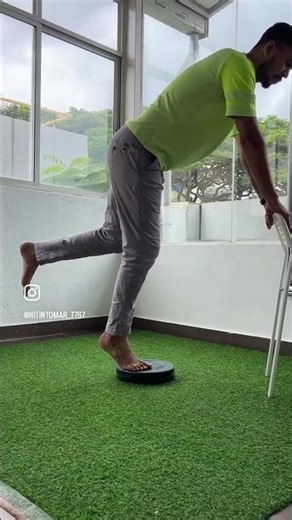 Isometric holds help runners to improve strength, balance, and posture.