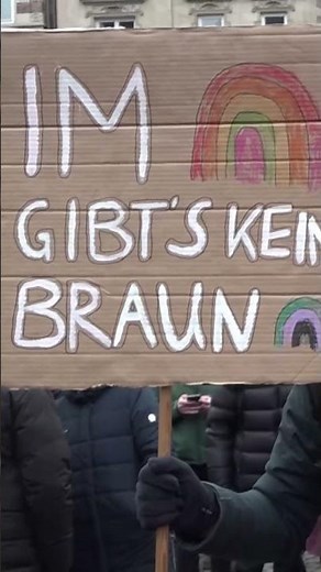 Bist zu 40.000 Bürger demonstrieren in Bremen gegen AfD
