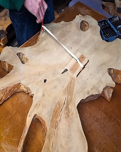 1.4M views · 2.6K reactions | DIY Round Resin Table Build With Surprise | DIY & Crafts | Facebook