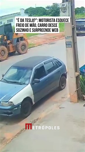 😅 CARRO AUTÔNOMO? 🚗 Imagine estacionar o #carro, sair tranquilamente e, minutos depois, perceber que ele simplesmente sumiu. Foi exatamente o que aconteceu com Luiz Henrique, que só se deu conta da trapalhada quando olhou para a vaga vazia e ficou sem entender nada. O motivo? Ele esqueceu de puxar o freio de #mão, e o veículo resolveu dar uma voltinha sozinho pela rua. A cena inusitada, registrada por câmeras de segurança, viralizou nas redes e arrancou #risadas dos internautas. Felizmente, ni