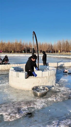 Broken Snow Brick Machine in Snowhouse - Hilarious Invention