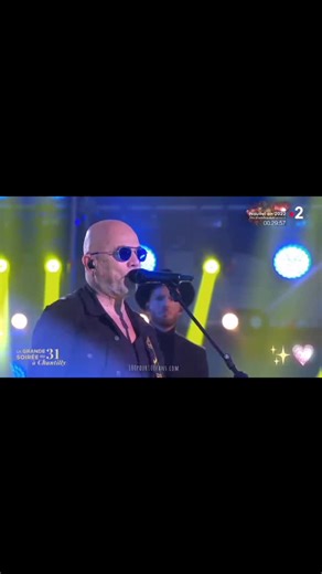 100% FANS - PASCAL OBISPO on Instagram: "#throwback 🎤 On replonge dans les souvenirs 🤩 Quand Pascal Obispo chantait Bubble Star de Laurent Voulzy 🎶♥️ Bon dimanche à tous 🎶✨ #pascalobispo #laurentvoulzy #bubblestar"
