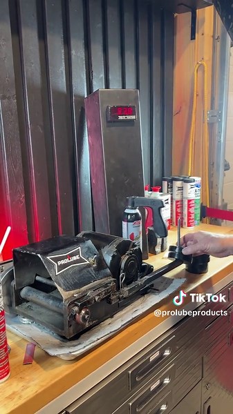 AMSOIL Dominator Grease vs Prolube Extreme Grease Test