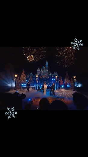 Elizabeth Gillies on Instagram: "White Christmas at Disneyland ❄️"