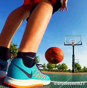 (BASKETBALL FRISBEE) x Trick Shots = DARKHORSE! 🏀🔵🐴 Peep our friend → Brodie Smith | Shot Science Basketball