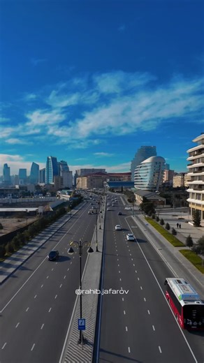 @rahib.jafarov on Instagram: "🎞️Limelight (Səhnə işıqları filmi) - Çarli Çaplin 💬Niyə mübarizə aparmalısan? Hər şey üçün. Elə həyatın özü üçün. Bu, kifayət qədər səbəb deyilmi? Yaşamaq, çətinliklərdən keçmək, sevincini yaşamaq üçün… Niyə mübarizə aparmağa dəyər? Həyat öz-özlüyündə o qədər gözəl və möhtəşəmdir ki, bunu hətta ən sadə canlı belə hiss edir. Sənin problemin isə budur: sən mübarizə aparmırsan. Artıq içində təslim olmusan. Düşüncələrin daim xəstəlik və ölüm ətrafında fırlanır. Amma ö