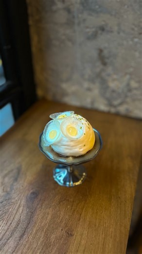 Akira Takahashi on Instagram: "Pooooooooire🍐 Pooooooomme🍎 Mi-caramélisé poire et pomme Crème fromage estragon Coulis bergamote Sauce poire, pastis Sorbet poire,citronnelle et pastis Mousse yaourt thym citron Pear🍐 Apple🍎 Caramelized pear and apple Tarragon cream cheese Bergamot coulis Pear and pastis sauce Pear, lemongrass, and pastis sorbet Lemon thyme yogurt mousse 💁🏻‍♂️ #paris #dessert #sweet #cocktails #restaurant"