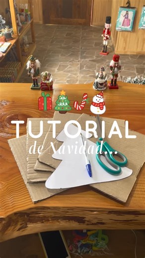 Tierra De Gigantes on Instagram: "🎄✨¡Navidad creativa en modo Hazlo tú mismo!✨🎄 ¿Sabías que con cartón puedes crear un arbolito de Navidad hermoso y sustentable? 🤍♻️ En este video te mostramos paso a paso cómo hacerlo fácil, rápido y con mucha magia navideña 🎅🎁 ¡Ideal para hacer en familia y decorar cualquier rincón! 🌟 🎄✂️📦 #NavidadCreativa #DIYNavideño #ManualidadesDeNavidad #NavidadEnFamilia"