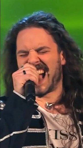 BADA** Led Zeppelin Cover Gets EVERYONE ON THEIR FEET!! 🤘😲