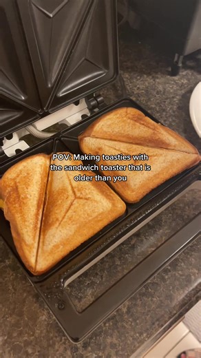 Making Toasties with a Vintage Sandwich Toaster