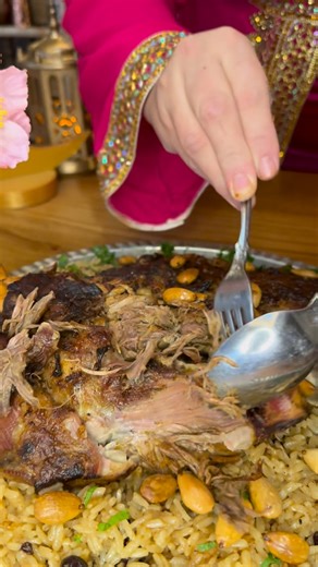 Emine Acat (Rojda) on Instagram: "Şöyle lime lime dağılan et yapmak istiyorsan sayfamı ziyaret et 🥰🤍 tarif biraz gerilerde kaldı yine paylaşmamı istermisiniz?"