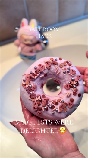 Bathroom 🚽 hack! Surprise your guests! #bathroomhack #homehacks #lifehack #toilethack #valentinstag