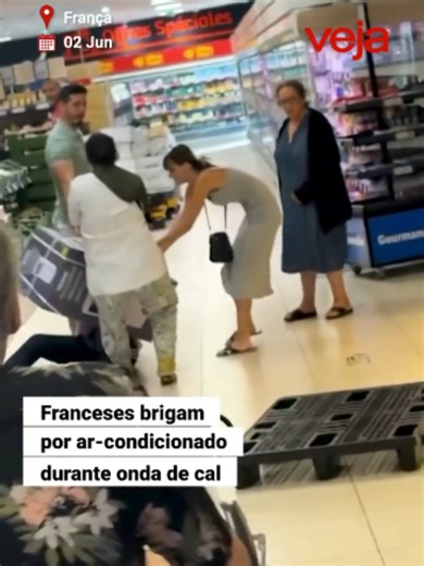 A forte onda de calor que atingiu a França nas últimas semanas — marcada pelos três dias mais quentes já registrados, segundo o serviço meteorológico Météo-France — desencadeou uma corrida por ventiladores e aparelhos de ar-condicionado nos supermercados do país. Em algumas lojas, consumidores chegaram a ser filmados disputando aparelhos de ar-condicionado em promoção, enquanto as temperaturas ultrapassavam os 44°C. Com máxima de 44,3°C registrada no departamento de Landes e calor intenso em 81 
