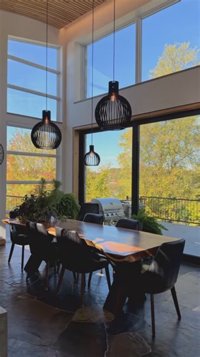 William Fugère on Instagram: "HOUSE TOUR | 4,299,000$ 661 - 661A, boul. des Mille-Îles, Laval (intergénération)"