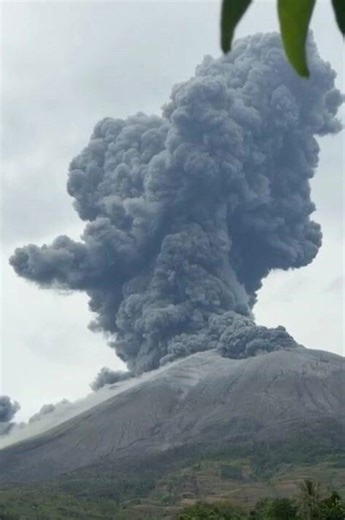 Kanlaon volcano erupts, ash plume over Philippines