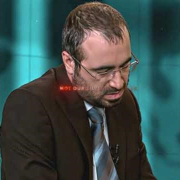 What if a giant spoon-shaped alien stole every spoon on Earth… and got you pregnant? #film #movie