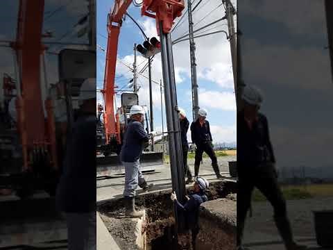エーパイラーによる軽量鋼矢板打ち込み