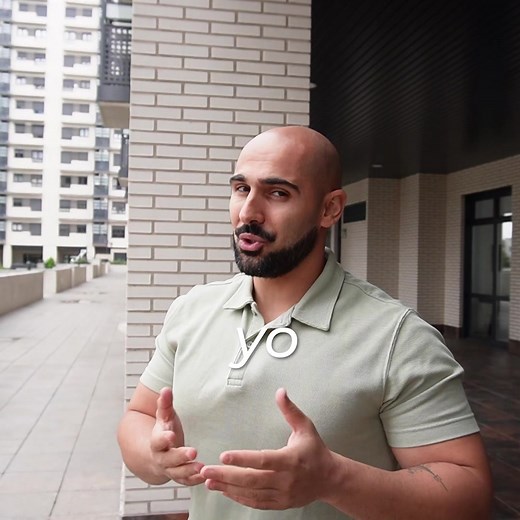 Mira, mira… ven conmigo. ¿Ves al repartidor de Amazon otra vez? 📦 Siempre en el mismo piso: el vecino ese que compra cables, fundas y mil cosas que ni necesita 😂. Y lo mejor… es que gracias a él yo me estoy metiendo unos 200 € al día vendiendo un producto como éste en Amazon FBA 💸. Literal. Mientras él gasta… yo gano. Si te interesa aprender cómo funciona esto de vender un solo producto ganador en Amazon, el 25 y 26 hay un evento gratuito donde te explican todo paso a paso: – Sin humo 🚫 – Si