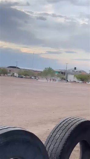 ⚠️ ¡BRUTAL AGRESIÓN EN COYOTES! HOMBRE LUCHA POR SU VIDA TRAS ATAQUE CON BATE ⚠️🚨Una escena de extrema violencia ha conmocionado a la comunidad de Coyotes, donde un hombre se encuentra entre la vida y la muerte tras ser salvajemente atacado por un grupo de sujetos.