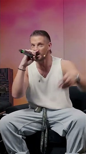 Tak Fabiański zaśpiewał „Jestem Bogiem” - mocne wykonanie klasyka
