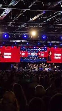 “Homayoun Shajarian live in Dubai — an unforgettable Iranian celebration 🎶✨”