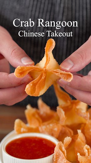 1M views · 6.3K reactions | Let’s make Crab Rangoons just like Chinese Takeout and has Mei’s seal of approval! Full Recipe is on our Blog, LlNK is in our Bl0! Just type “CRAB” in the search!❤️ #crabrangoon #crab #chinesetakeout #easyrecipes #reel #recipes | Two Plaid Aprons | Facebook